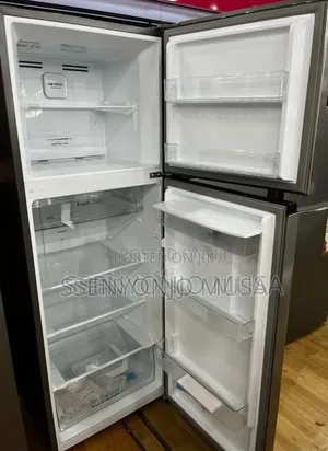 Hisense 419l 2-Door Fridge With Water Dispenser