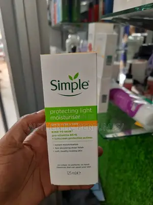 Simple Protecting Light Moisturiser SPF 15