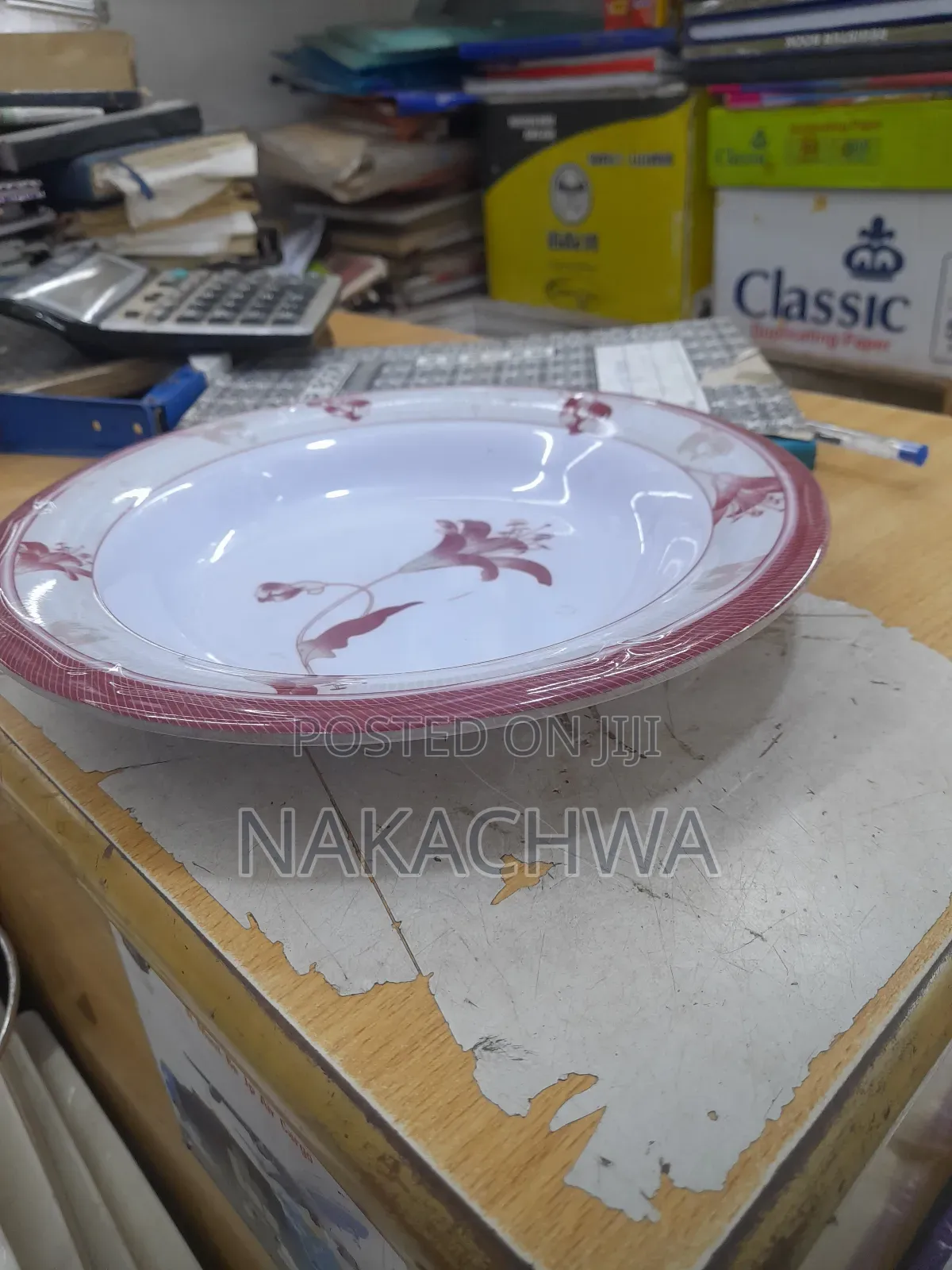 Hard Merlin Plates for Serving Food