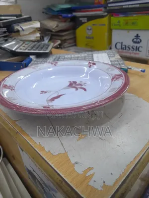 Hard Merlin Plates for Serving Food