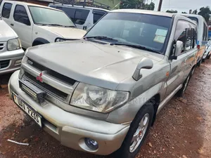 Mitsubishi Pajero IO 2000 Gold