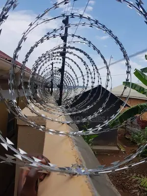 Electric Fence With Lazor Wire