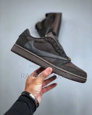 Air Jordan 1 Low X Travis Scott Velvet Brown Mocha Sneaker