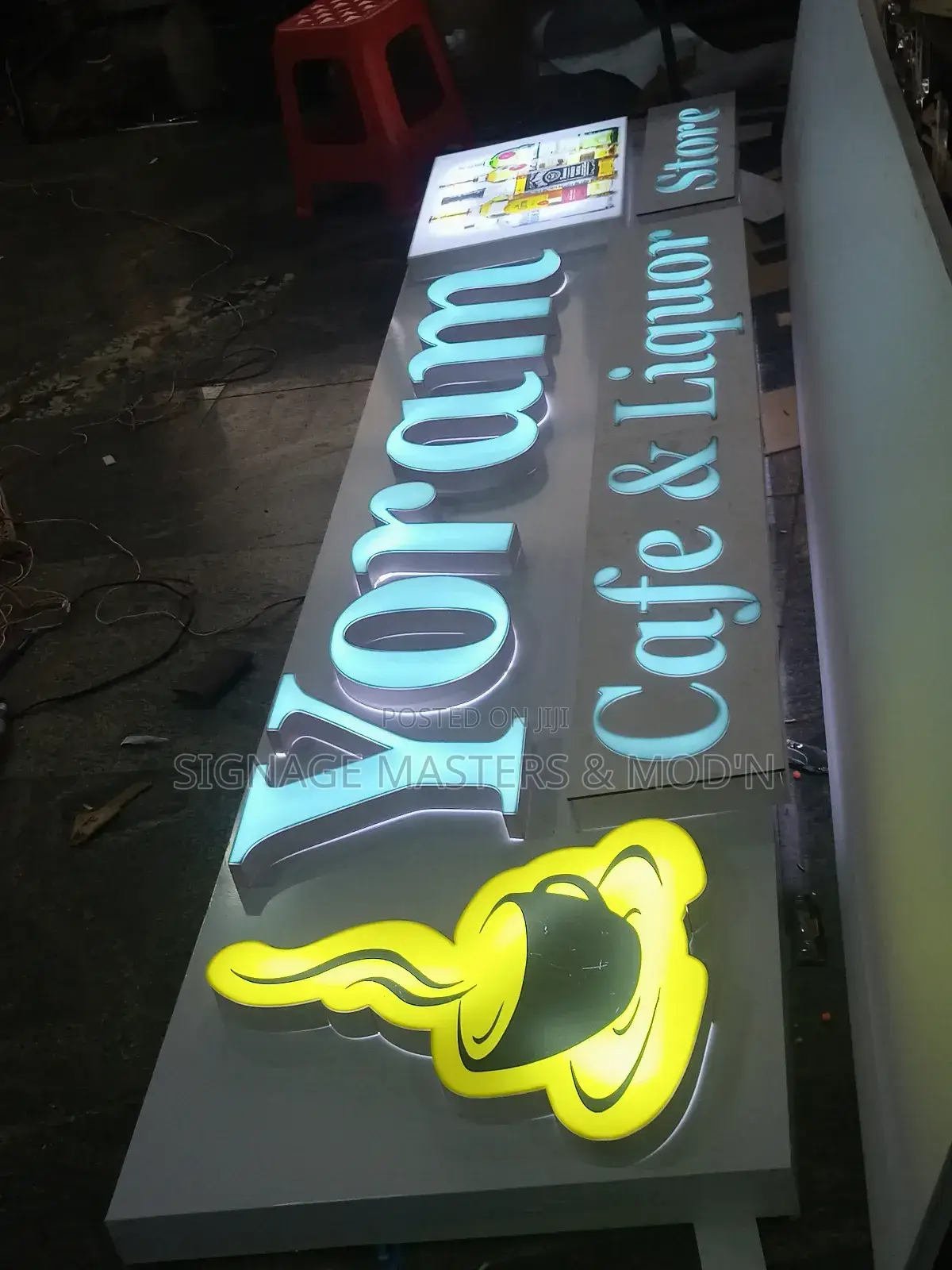 3d Cafe and Liquor Store Signage