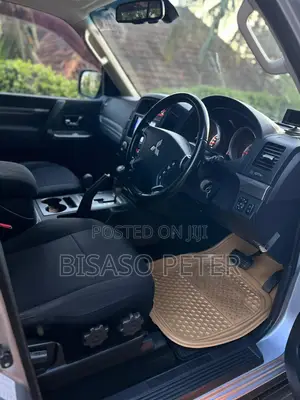 Mitsubishi Pajero 2013 Silver