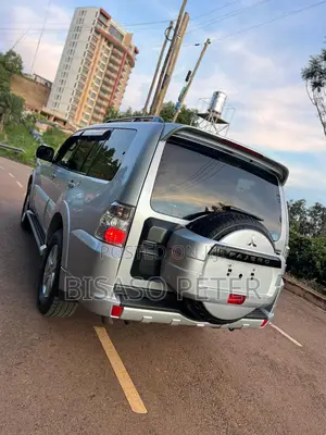 Mitsubishi Pajero 2013 Silver