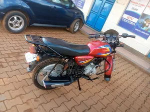 Bajaj Boxer 125 2023 Red