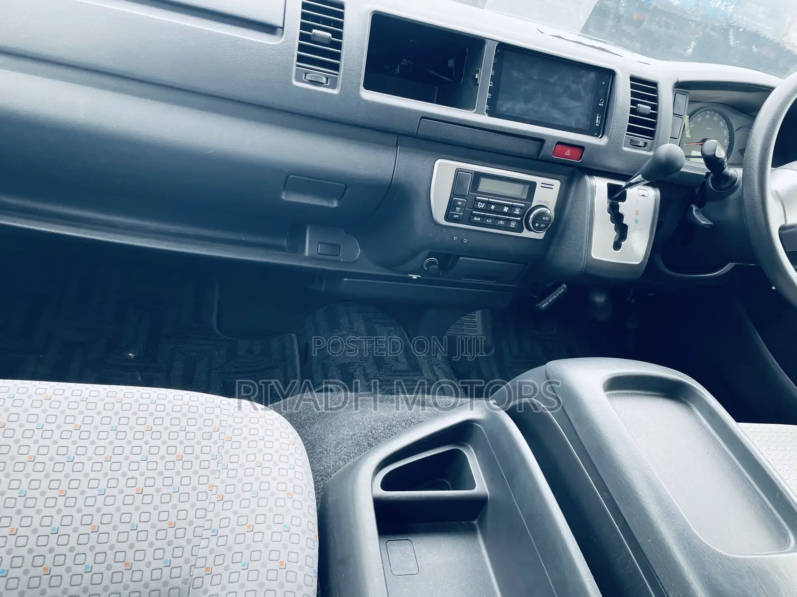 Toyota Grand HiAce 2016 Blue