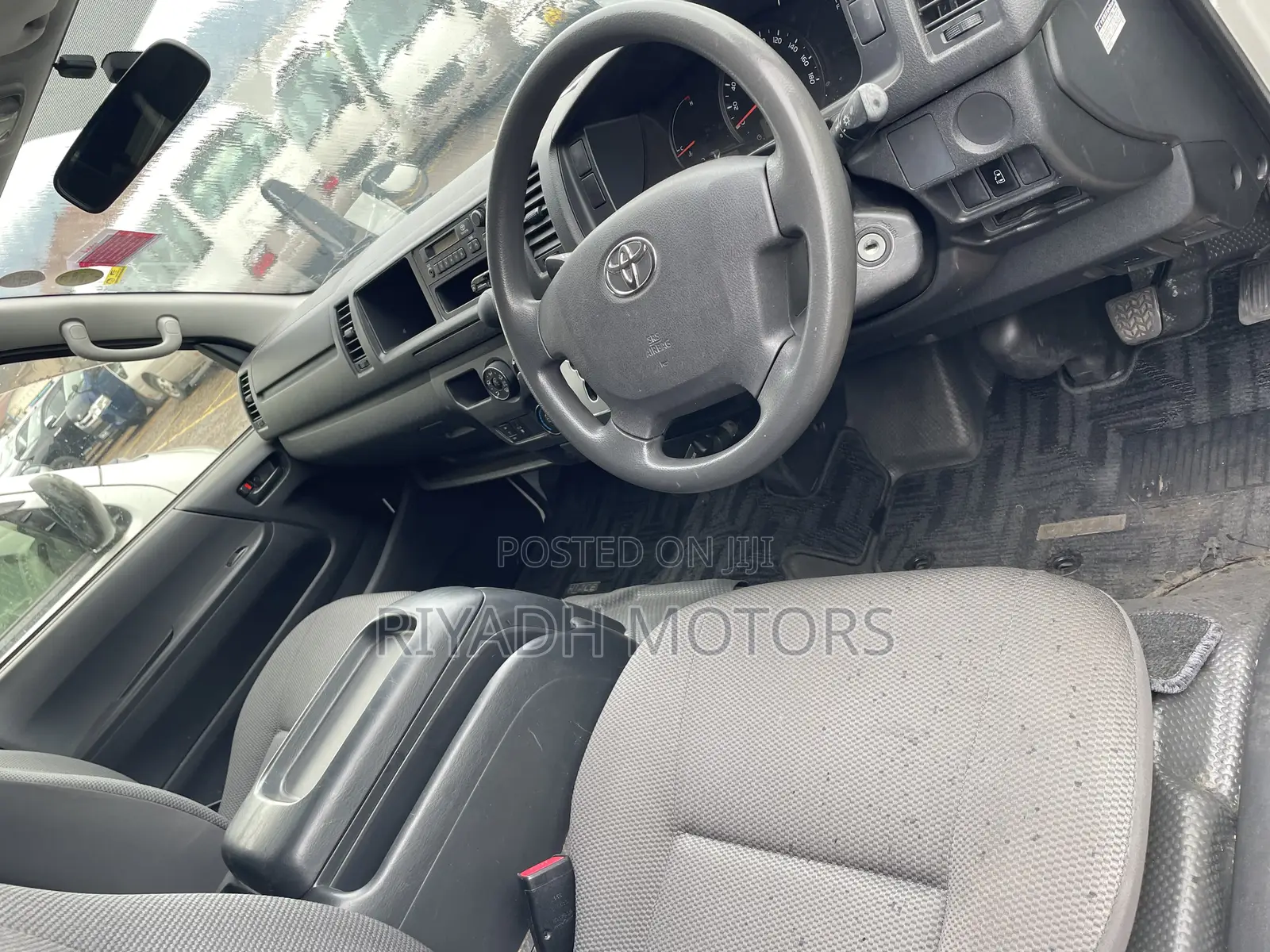 Toyota HiAce 2015 White
