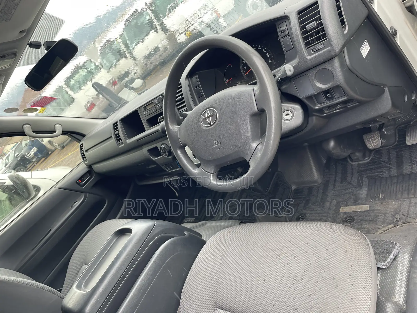 Toyota HiAce 2015 White