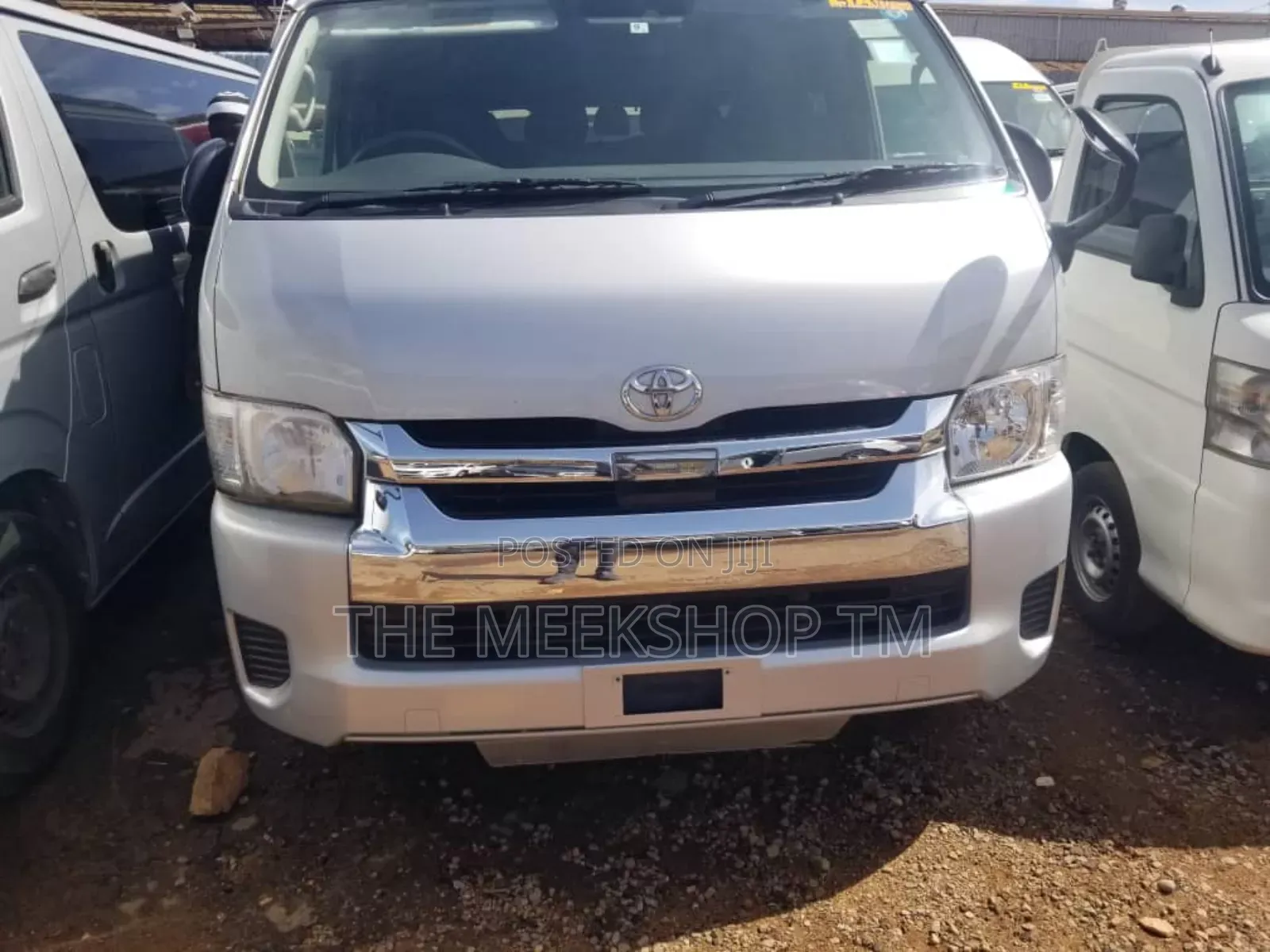 Toyota HiAce 2015 Silver