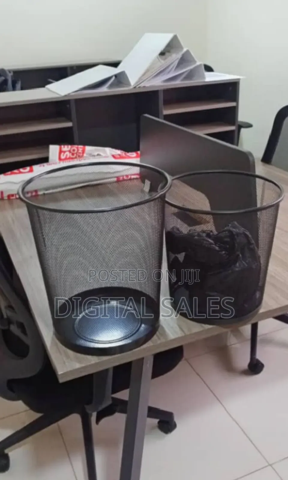 29.8cm*33.8cm Metal Mesh Trash Garbage Basket Black
.