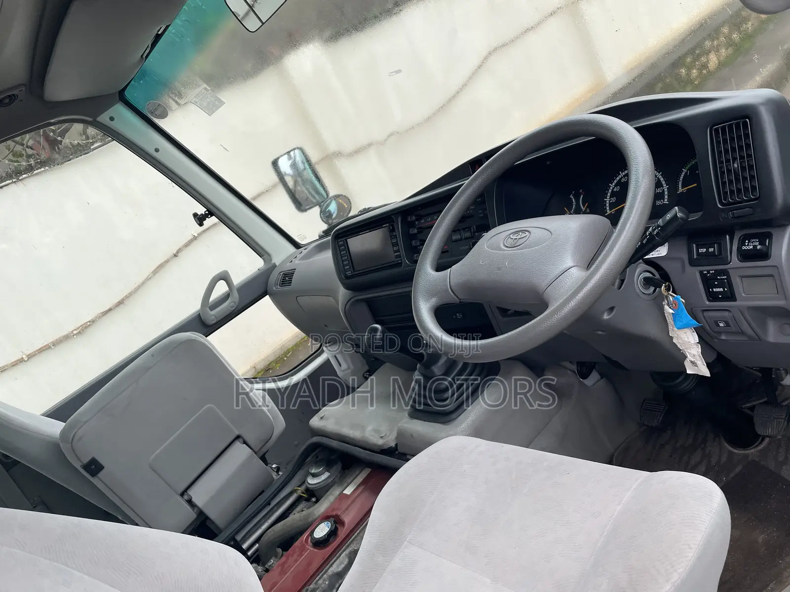 Mitsubishi Fuso Rosa 2011 Green