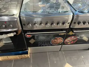 2 v 2 Silver Blue Flame Brand New Cooker