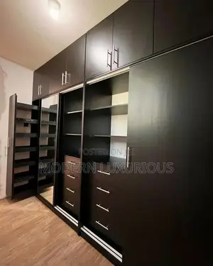 Uganda Wardrobe Mikoani Pia Tunatuma Kwa Uaminifu Kabisa