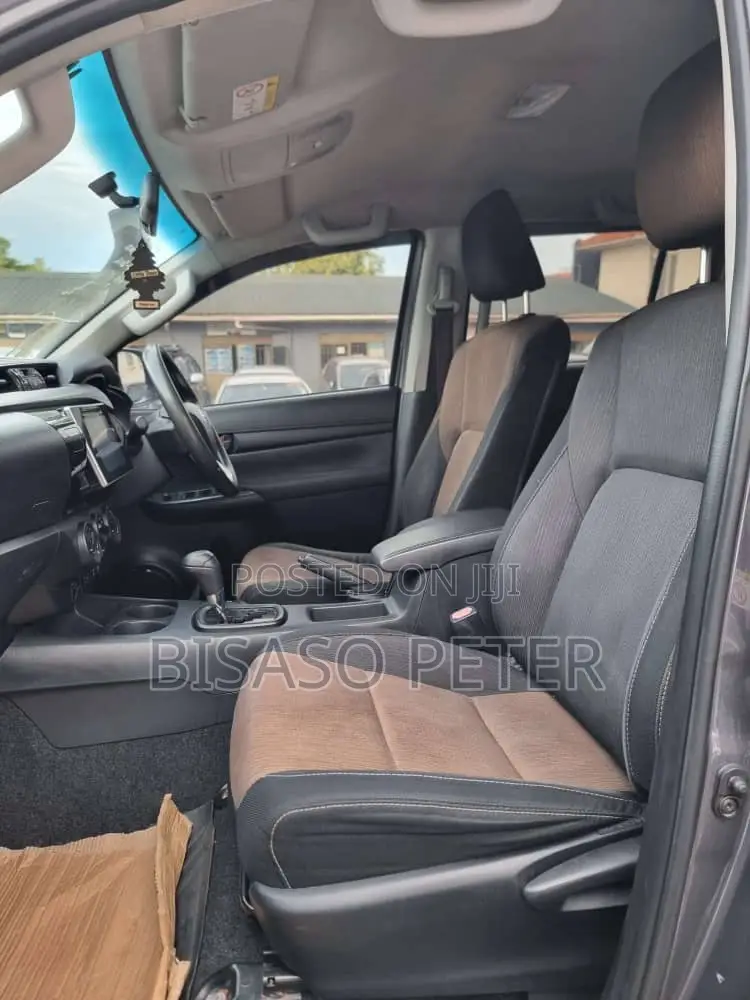 Toyota Hilux 2016 Gray
