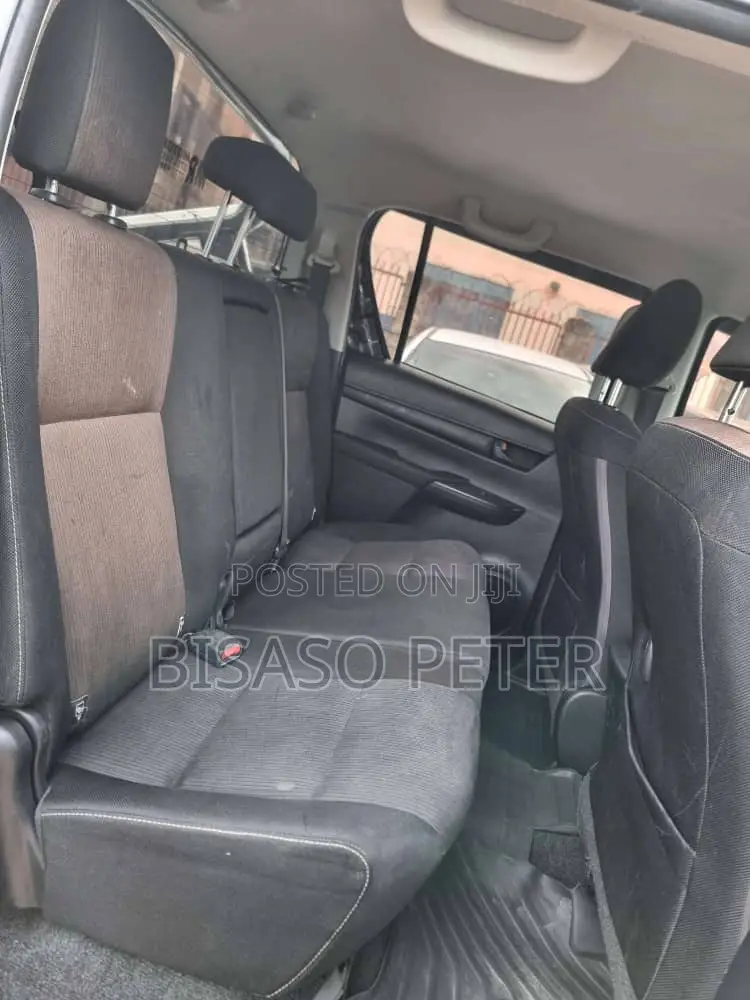 Toyota Hilux 2016 Gray