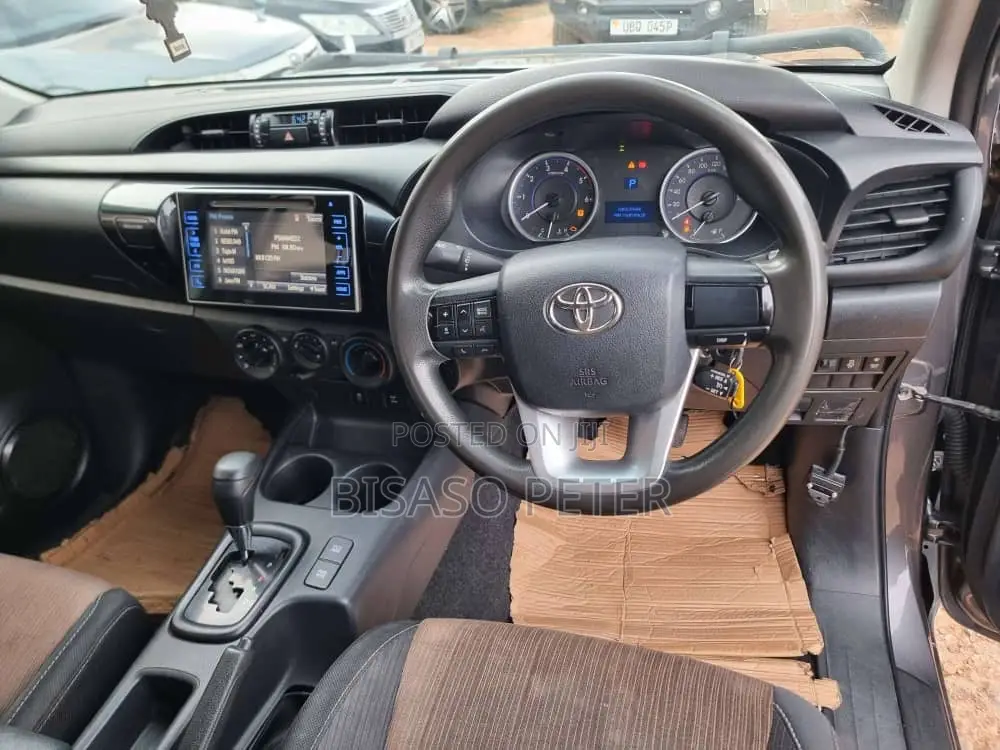 Toyota Hilux 2016 Gray