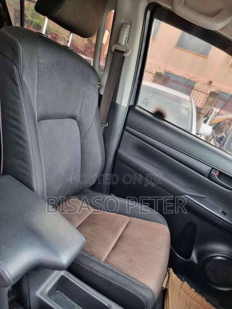 Toyota Hilux 2016 Gray