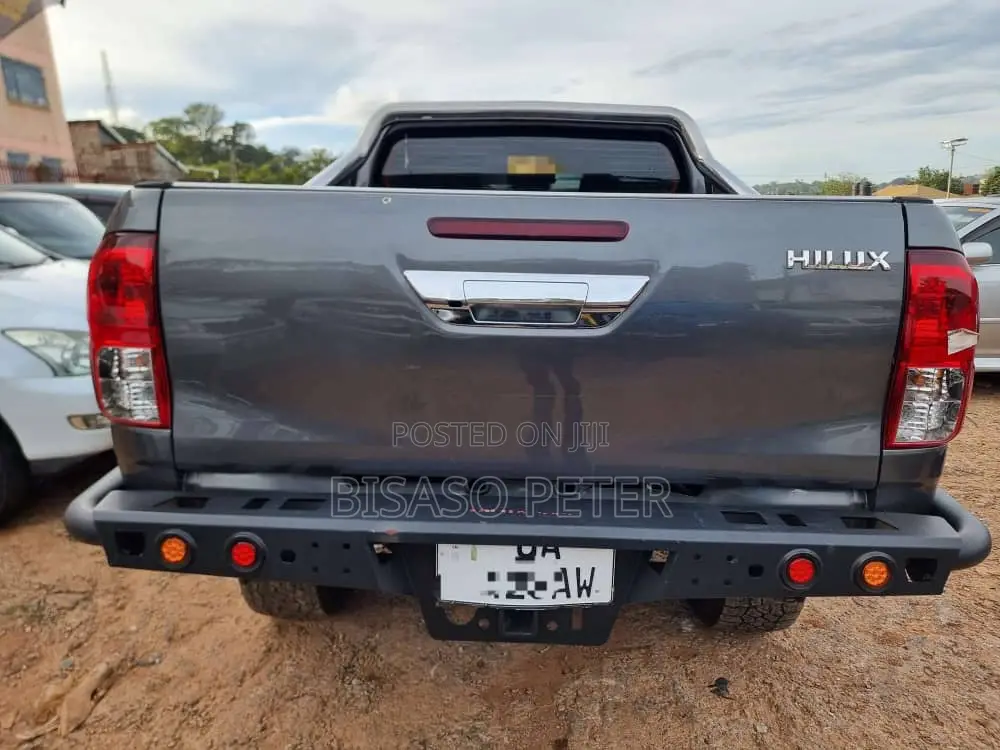 Toyota Hilux 2016 Gray