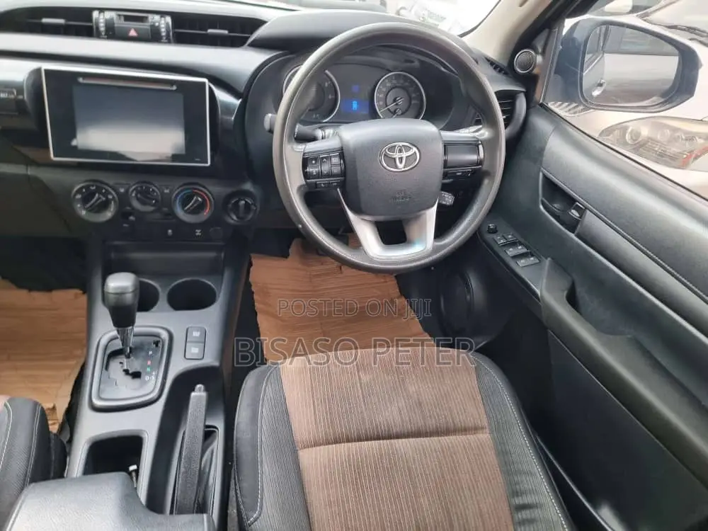 Toyota Hilux 2016 Gray