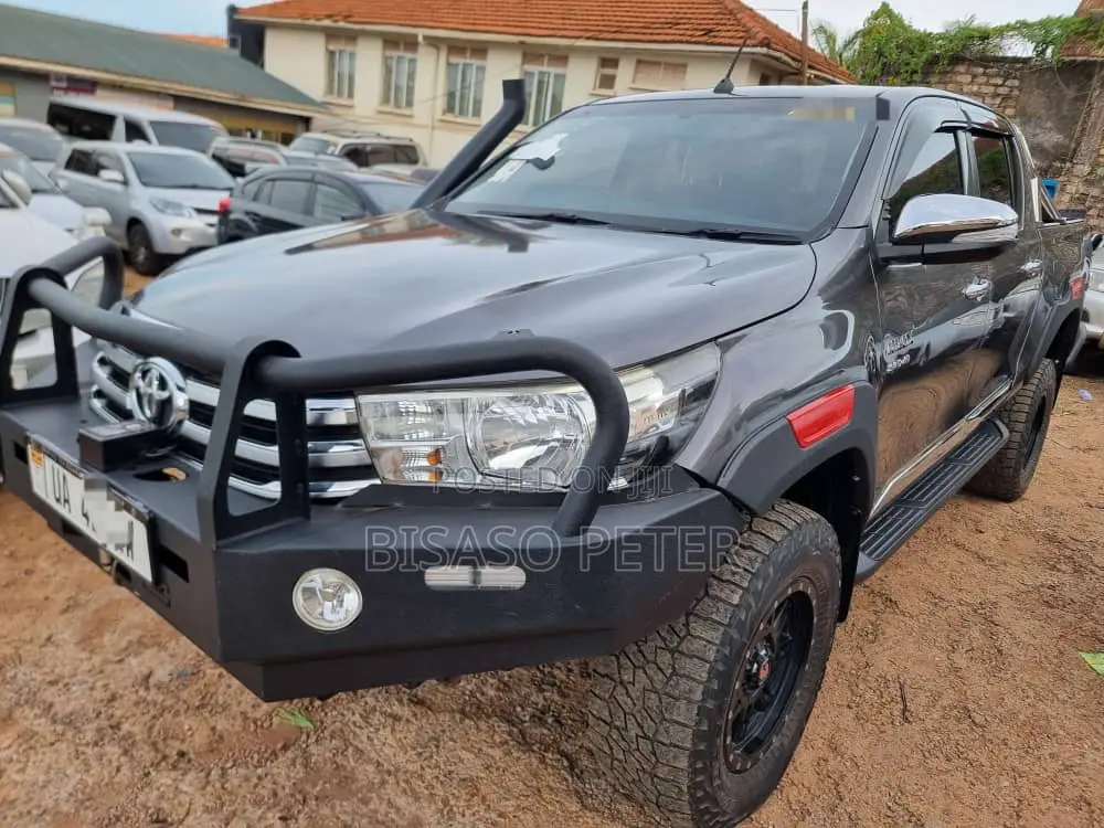 Toyota Hilux 2016 Gray