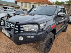 Toyota Hilux 2016 Gray
