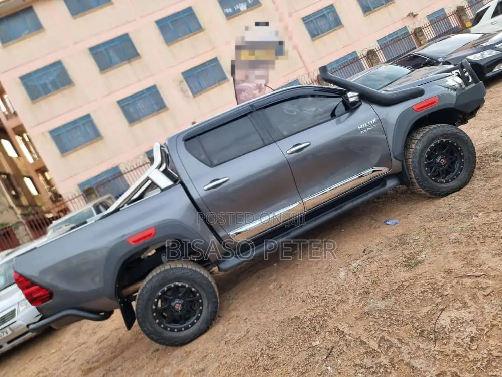 Toyota Hilux 2016 Gray