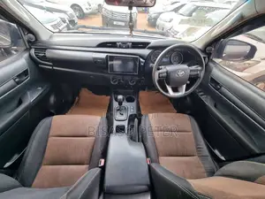 Toyota Hilux 2016 Gray