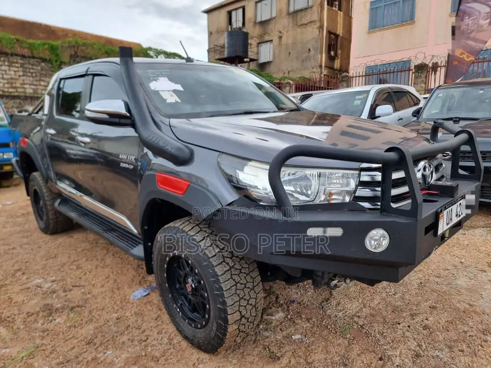 Toyota Hilux 2016 Gray