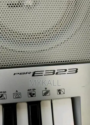 Yamaha Psr E323 Keyboard (61 Keys)