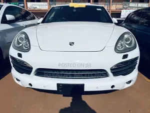 Porsche Cayenne 2012 White