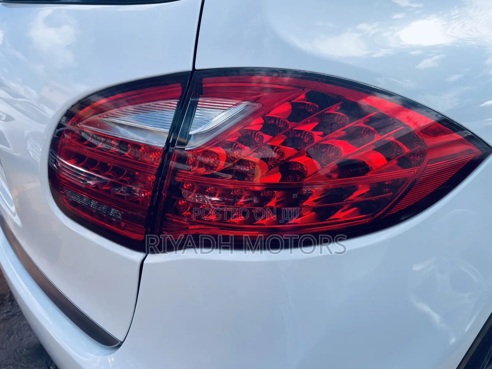 Porsche Cayenne 2012 White