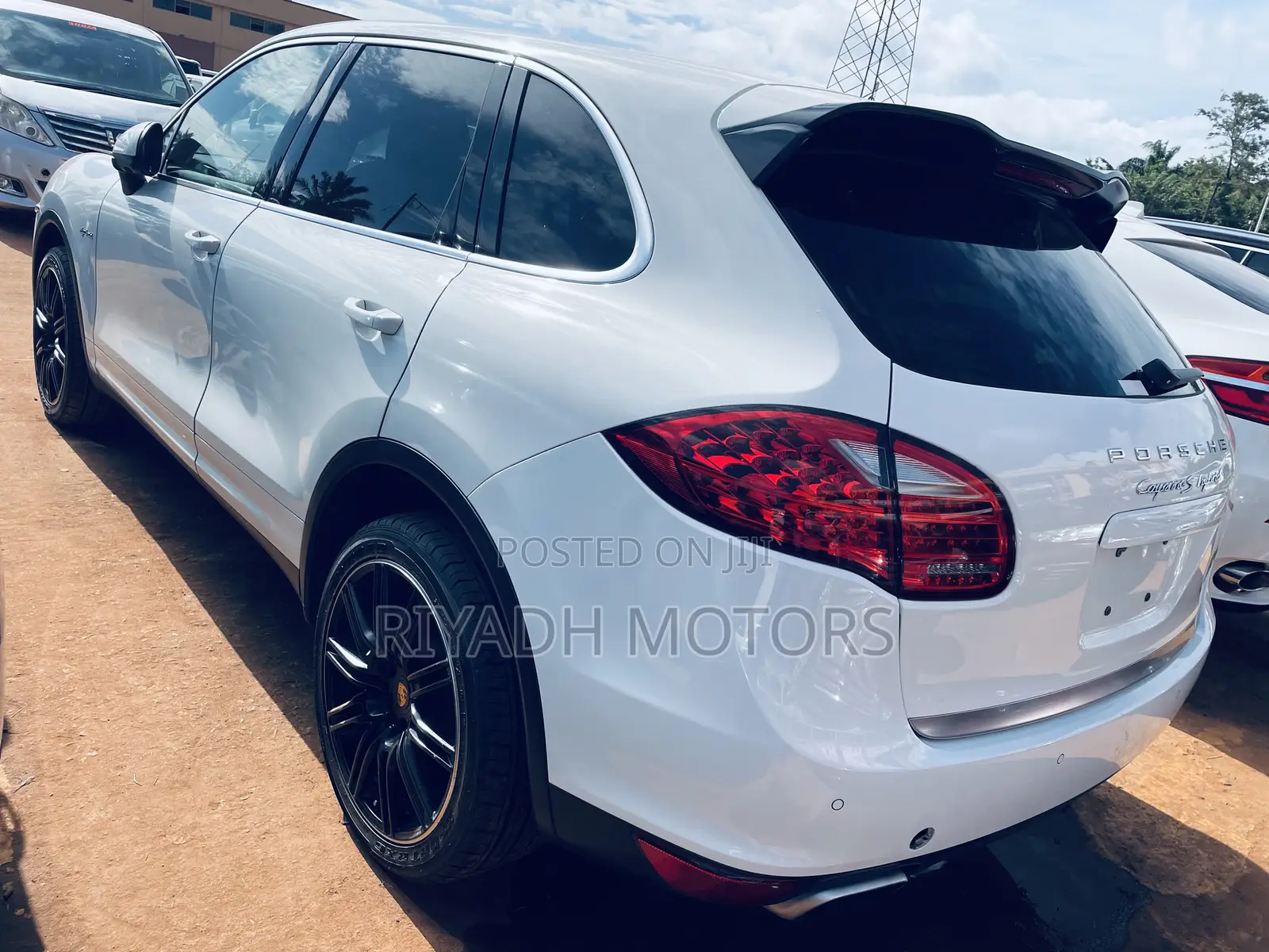 Porsche Cayenne 2012 White