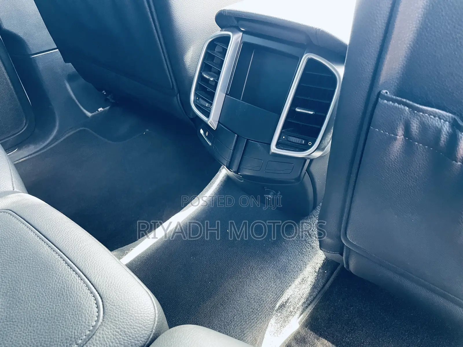Porsche Cayenne 2012 White