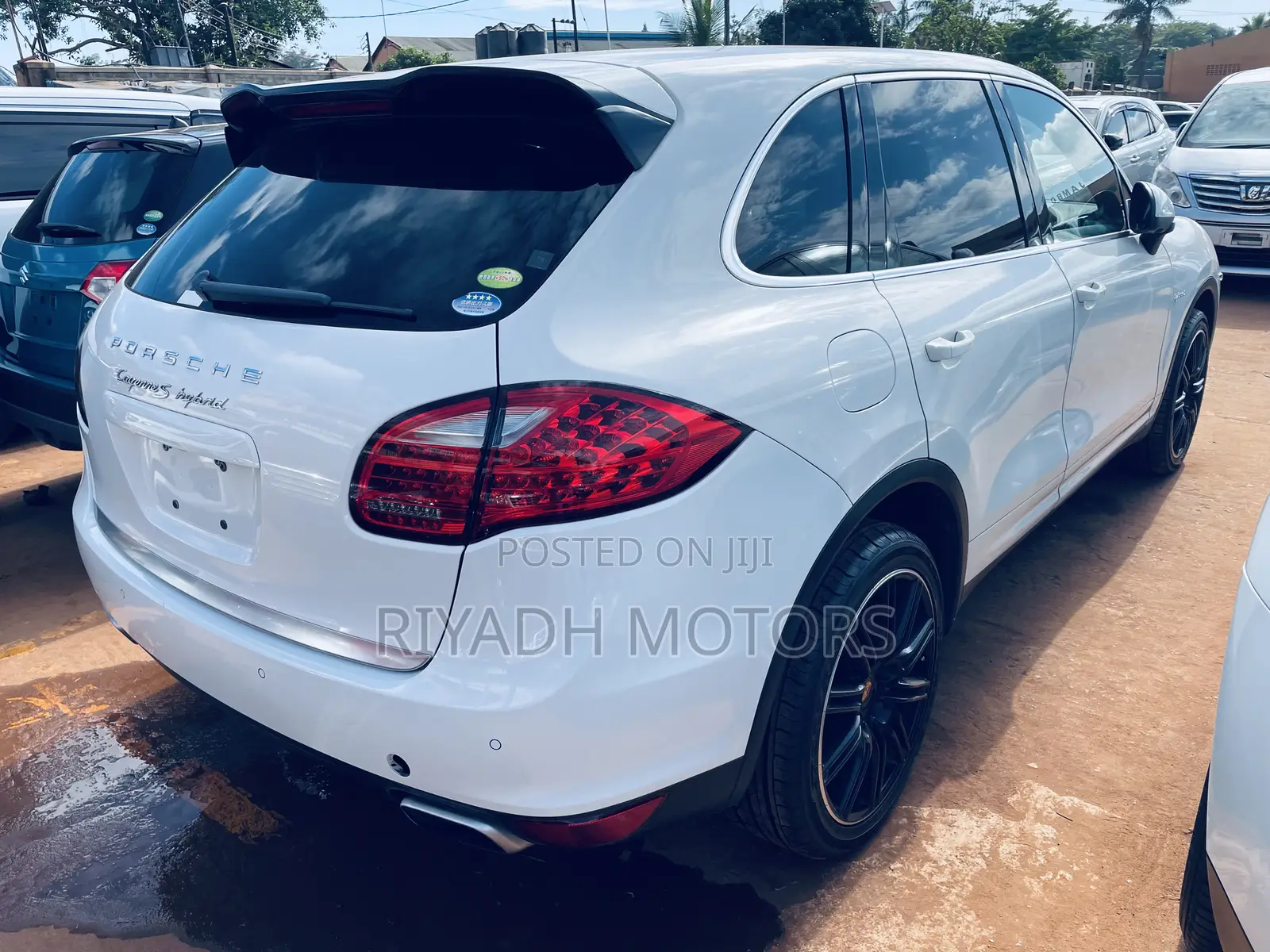 Porsche Cayenne 2012 White
