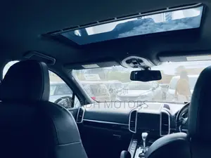 Porsche Cayenne 2012 White