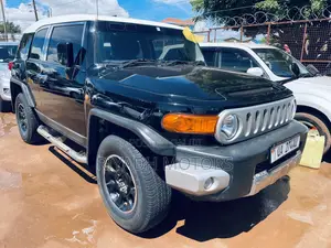Toyota FJ Cruiser 2010 Black