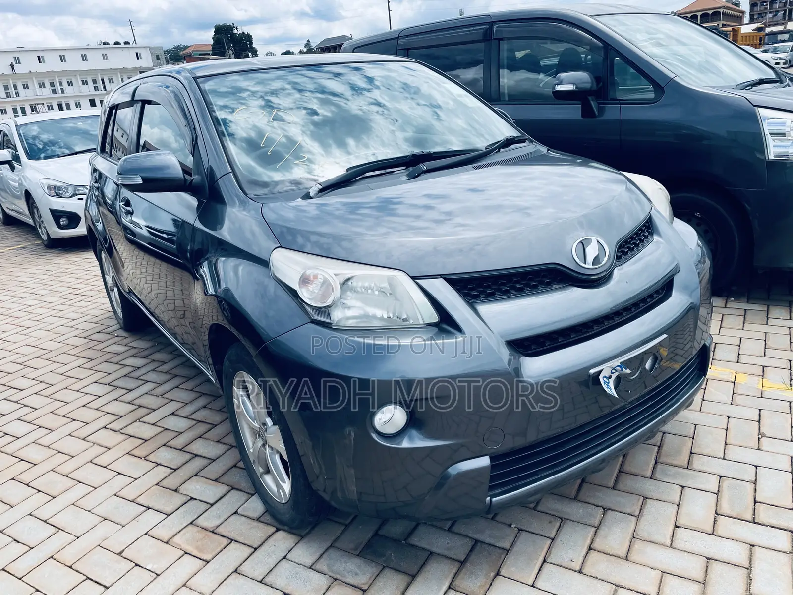 Toyota IST 2011 Gray