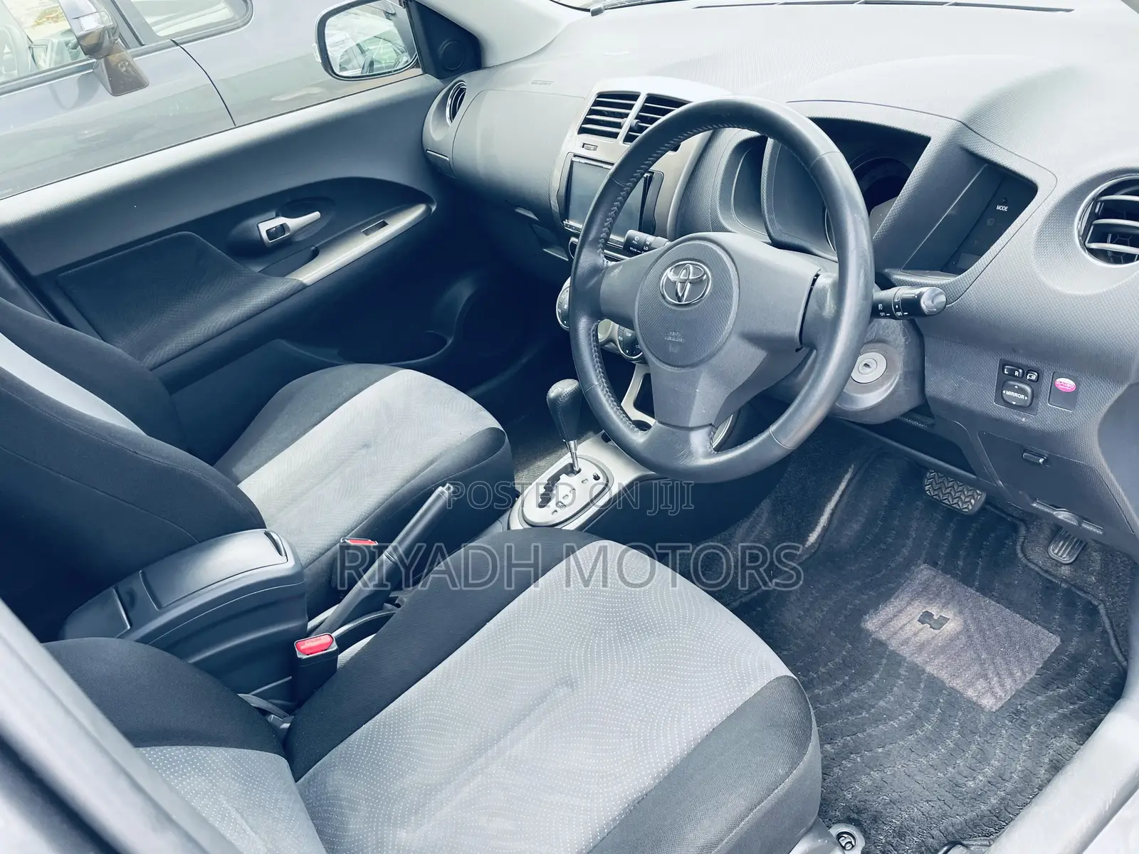 Toyota IST 2011 Gray