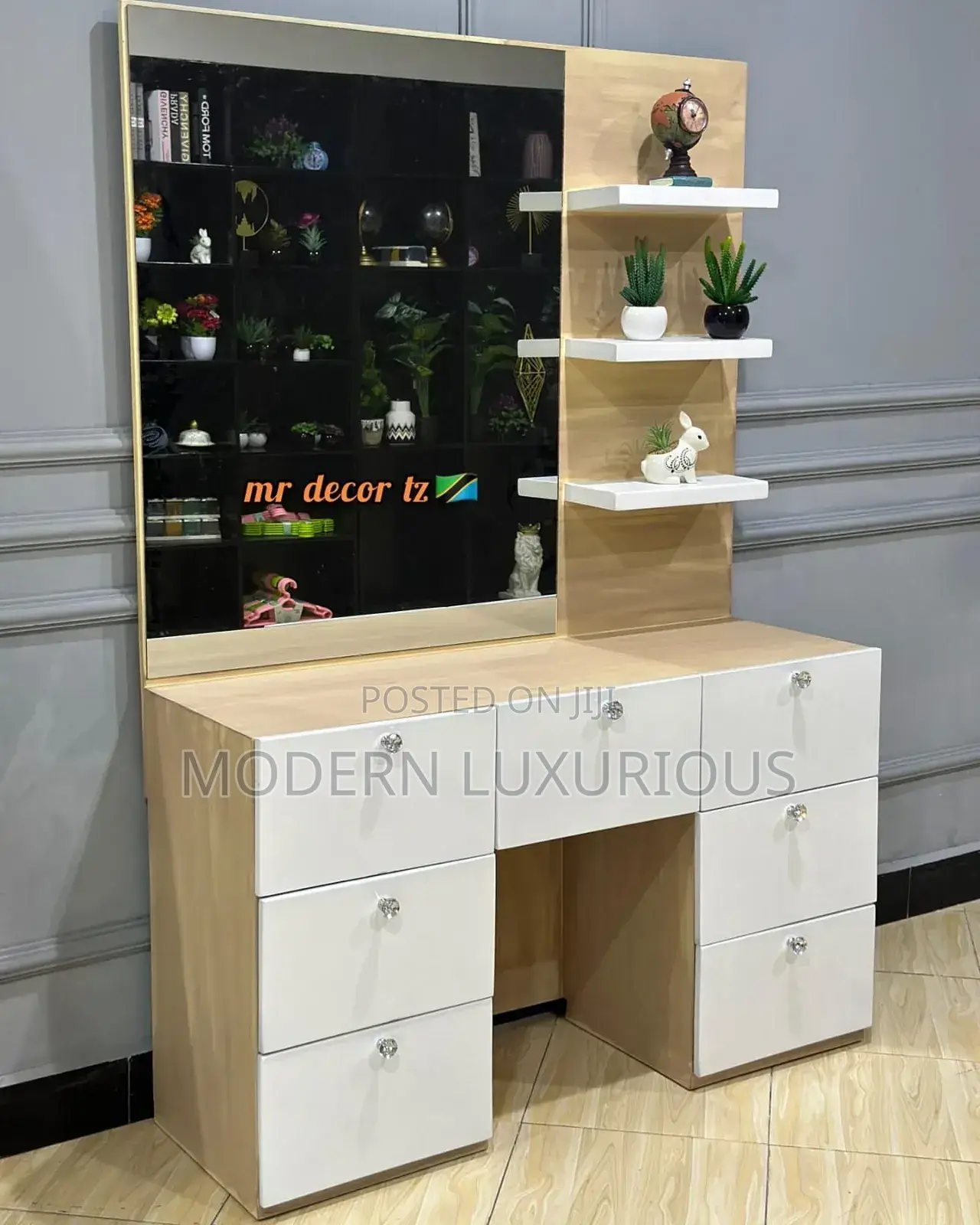 Dressing Mirror/Dressing Mirror Xender Is Designed for That Special