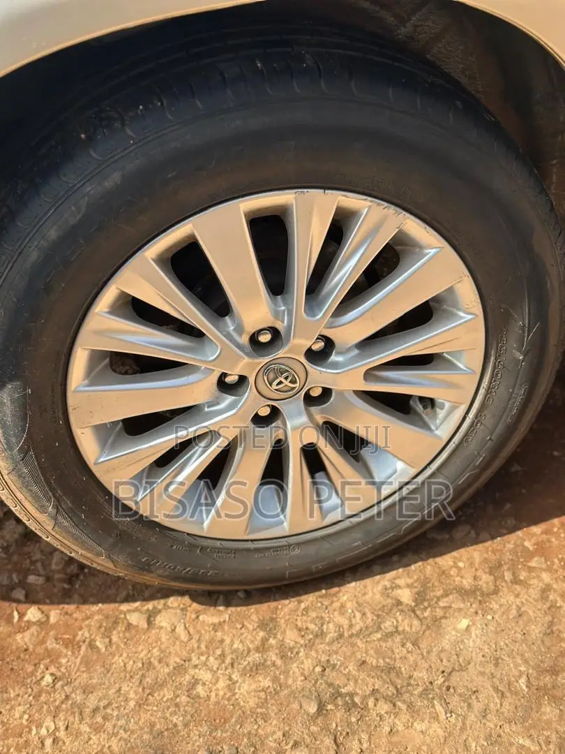 Toyota Harrier 2.4 2012 Gold
