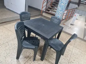 Cocktail Plastic Chairs and Table for Bar/Restaurant/Garden