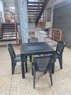Cocktail Plastic Chairs and Table for Bar/Restaurant/Garden