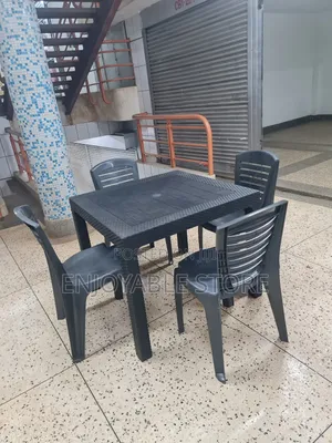 Cocktail Plastic Chairs and Table for Bar/Restaurant/Garden