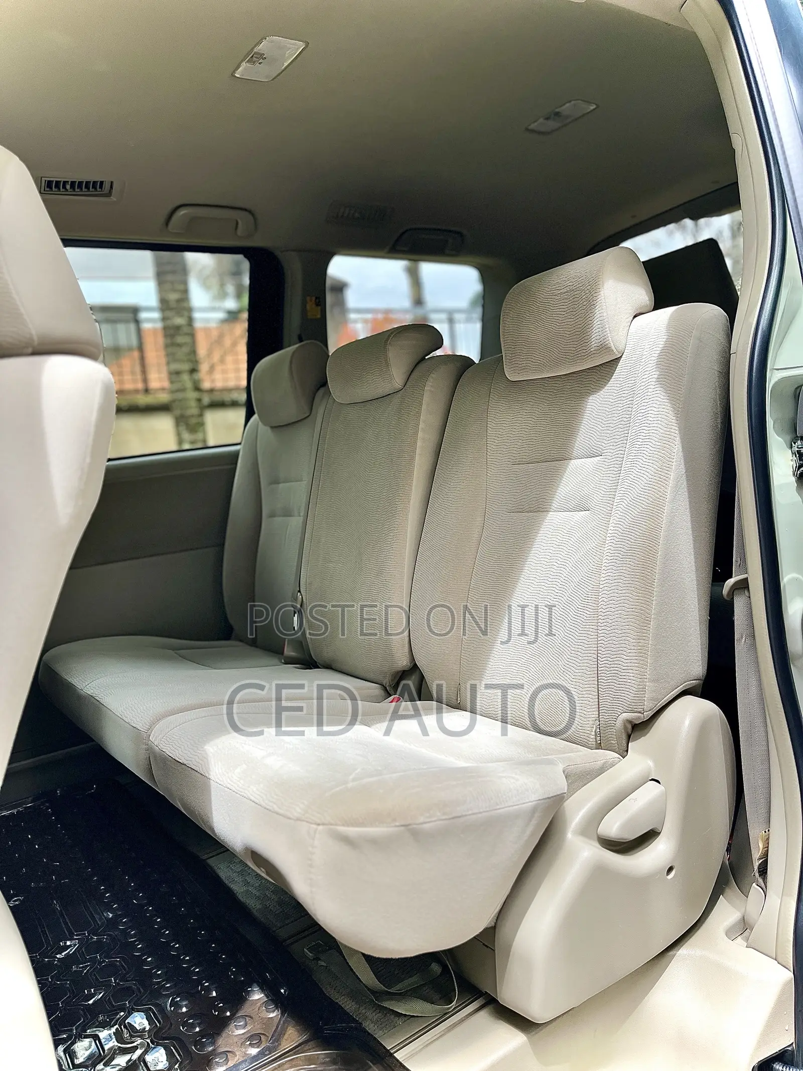 Toyota Noah 2011 White