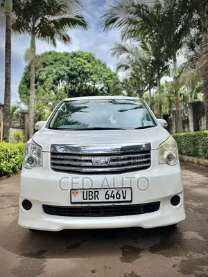 Toyota Noah 2011 White