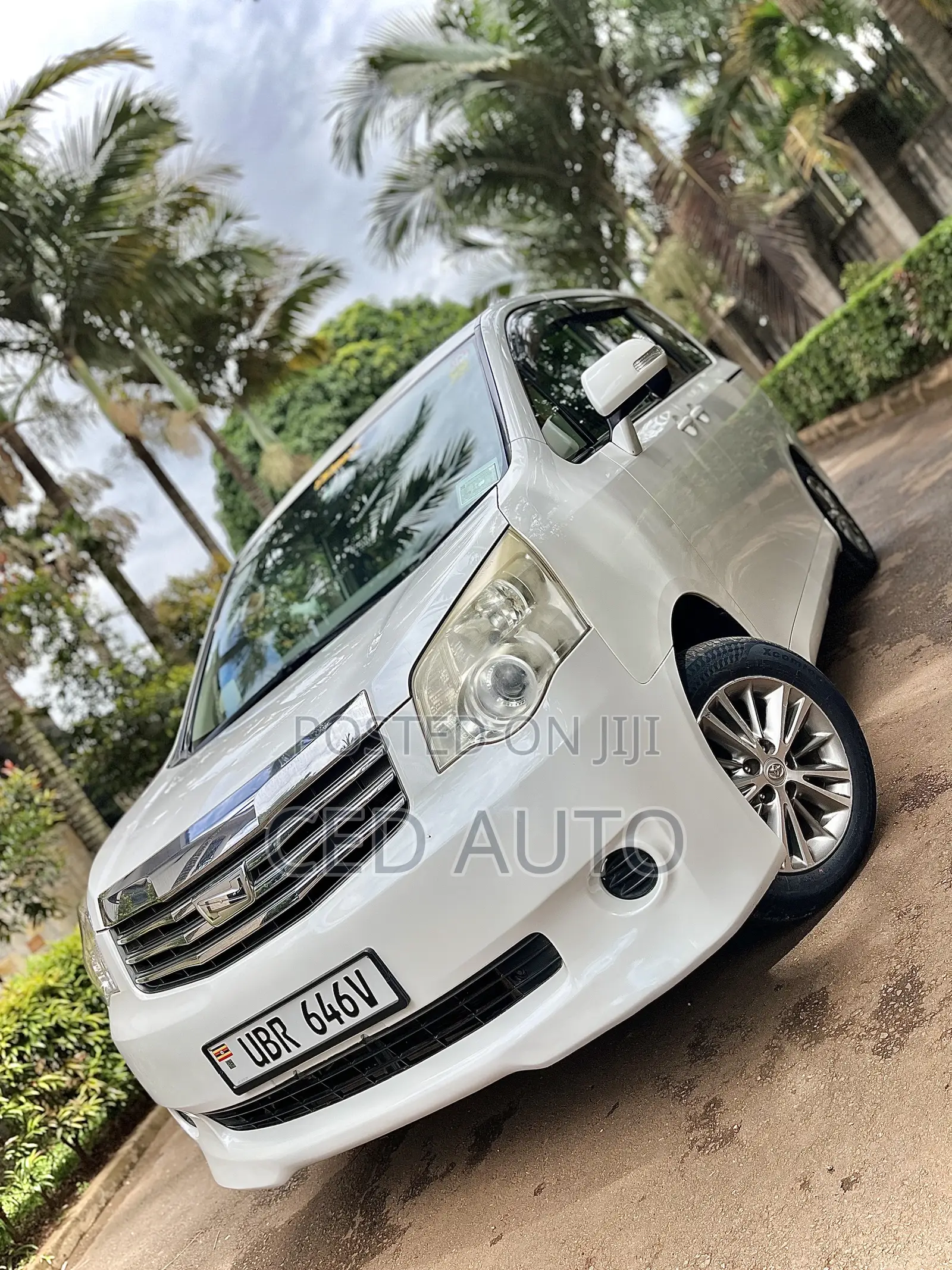 Toyota Noah 2011 White