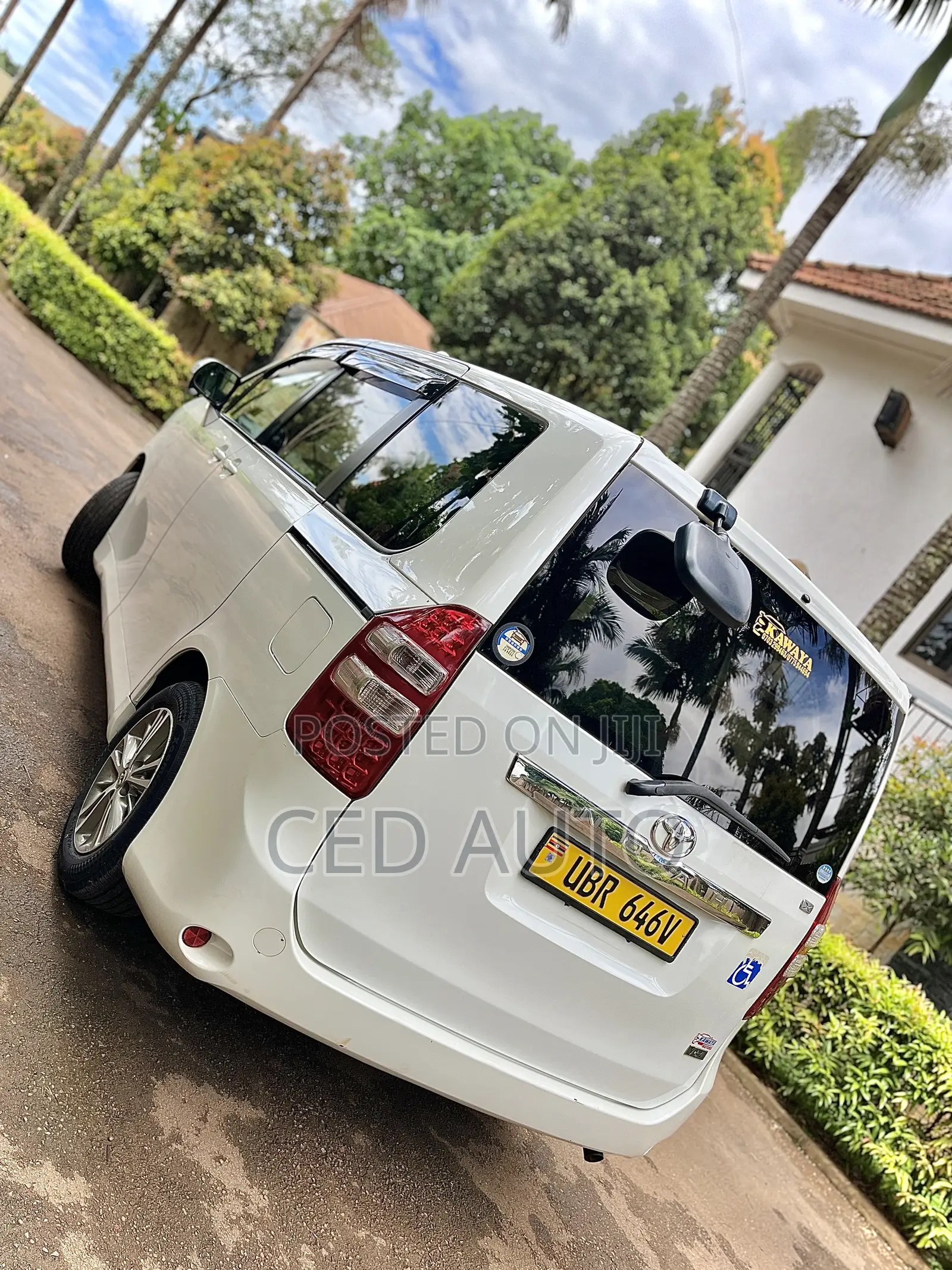 Toyota Noah 2011 White
