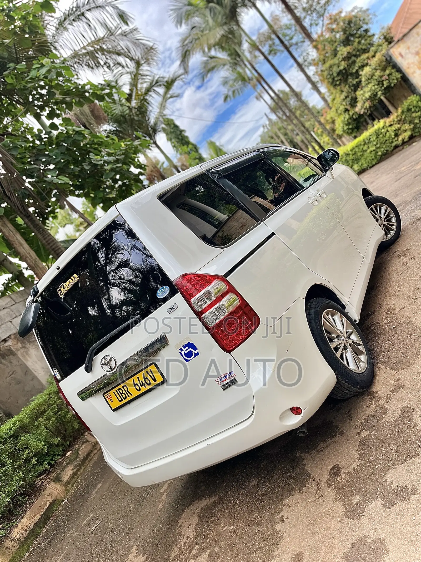 Toyota Noah 2011 White
